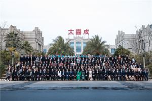 2019年小字迷練字國際連鎖年會 2019年1月14日，小字迷練字國際連鎖年會在浙江金華召開，來自全國各地的200多名加盟商濟(jì)濟(jì)一堂，共同分享2018年的成功喜悅，交流各自的成功經(jīng)驗(yàn)，暢談2019年的美好愿望！